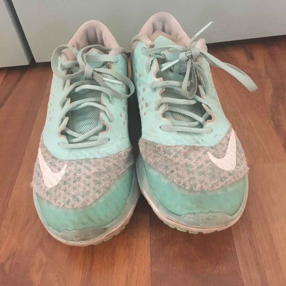 Nike Tennis Shoes
